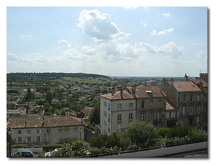 Vue d'Angoulême depuis la ville haute.