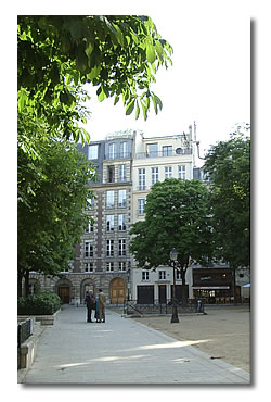 Place Dauphine.