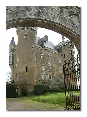 Le château de Saint-Chartier.