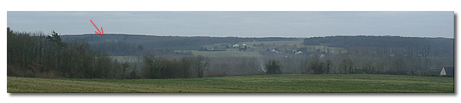 Sous la flèche rouge, le château de Valesnes (Frapesle dans le roman), vu depuis La Chevrière (Clochegourde).