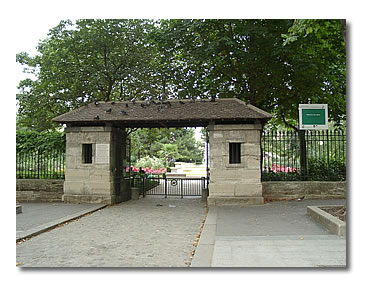 Le portail d'entrée de la prison de la Petite-Roquette