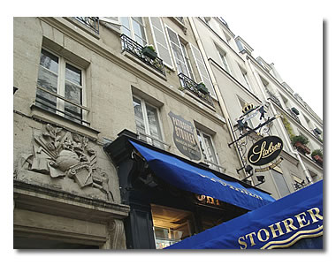 La pâtisserie Stohrer, 51 rue Montorgueil.