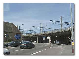 Tout près de la gare, le pont de l'Arquebuse, sur lequel passe la voie ferrée.