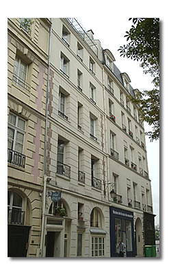 L'hôtel Henri IV, place dauphine, où a séjourné Nadja.