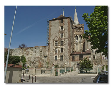 François Villon est-il passé au château des ducs de Bourbon à Moulins ? On le dit.