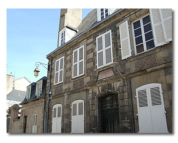 Théodore de Banville est né 35 rue de Bourgogne à Moulins.