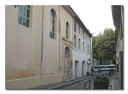 A gauche, le 2 rue Mazarine.