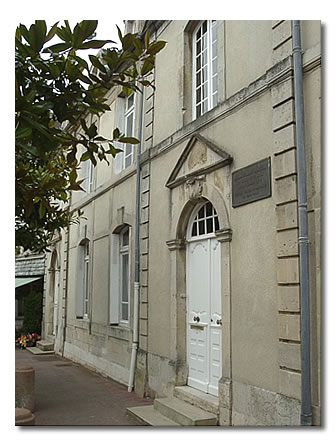 La maison natale de Barbey, celle de son grand-oncle, place Ernest Legrand
