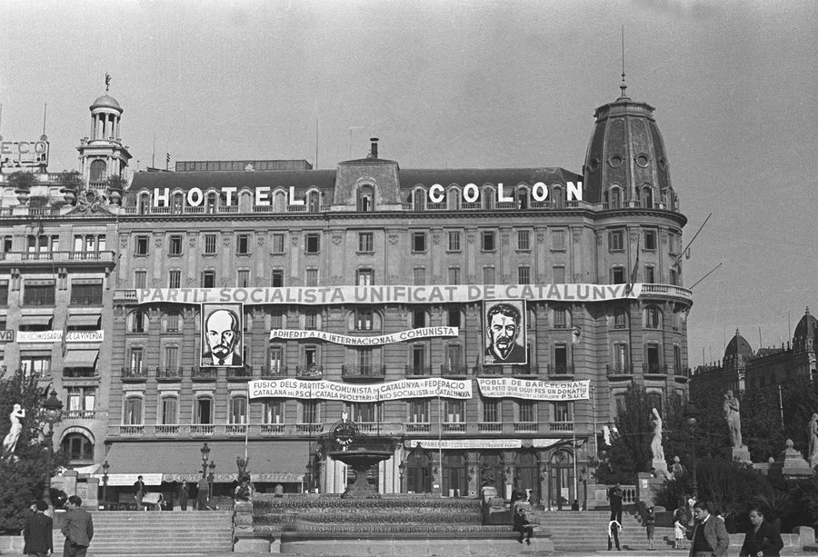 L'ancien hôtel Colon, place de la Catalogne, détruit depuis, qui était en 1937 le siège du Parti socialiste unifié de Catalogne, parti stalinien devenu ennemi du POUM.