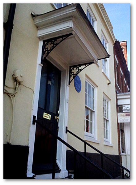 Au 10 High Street se trouvait le siège de la banque dirigée par Henry Austen, Gray et Vincent entre 1806 et 1812.